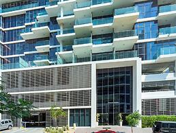 Luxury StayCation - Studio in Damac Hills with Balcony and Golf Views