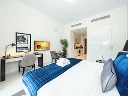Luxury StayCation - Studio in Damac Hills with Balcony and Golf Views