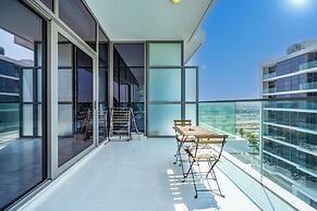 Luxury StayCation - Studio in Damac Hills with Balcony and Golf Views