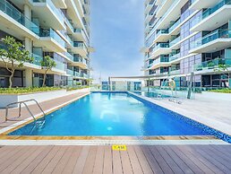 Luxury StayCation - Studio in Damac Hills with Balcony and Golf Views