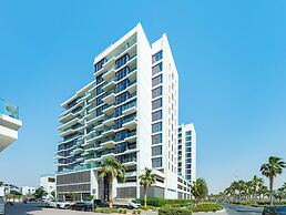 Luxury StayCation - Studio in Damac Hills with Balcony and Golf Views