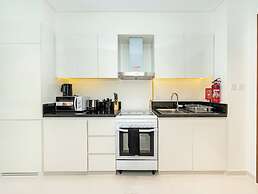 Luxury StayCation - Studio in Damac Hills with Balcony and Golf Views