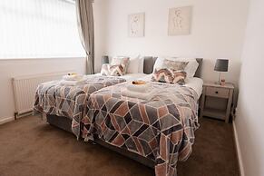 Convenient Wirral Retreat