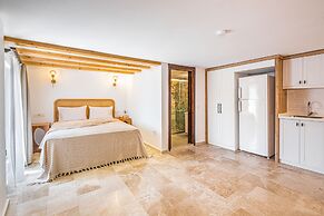 White Garden Villas