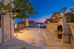 White Garden Villas
