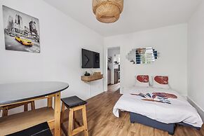 Paris 1BR in front of Montparnasse Tower