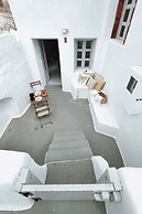 As Holiday caves
