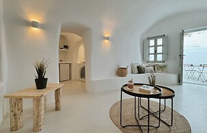 As Holiday caves