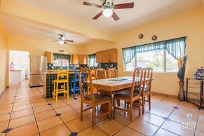 Cozy Stay 2 blocks from the beach