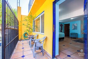 Cozy Stay 2 blocks from the beach