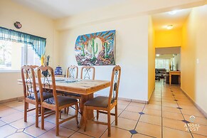 Cozy Stay 2 blocks from the beach