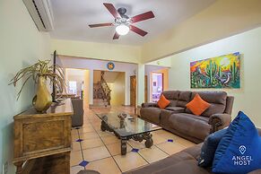 Cozy Stay 2 blocks from the beach