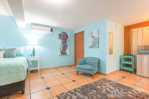 Cozy Stay 2 blocks from the beach