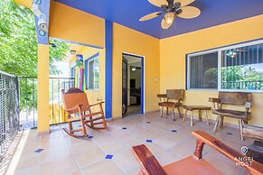 Cozy Stay 2 blocks from the beach