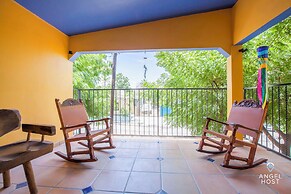 Cozy Stay 2 blocks from the beach