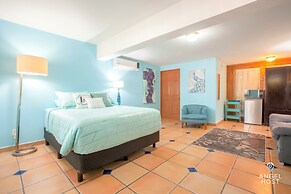 Cozy Stay 2 blocks from the beach