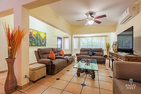 Cozy Stay 2 blocks from the beach