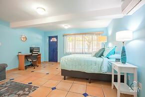 Cozy Stay 2 blocks from the beach