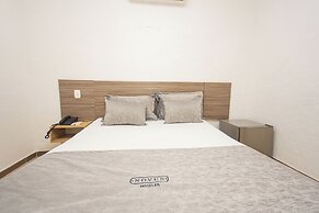 Novus Laureles