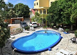 Hotel Condo Mango