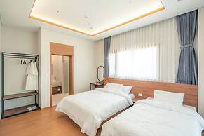 DONGHO BEACH HOTEL
