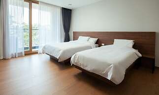 DONGHO BEACH HOTEL
