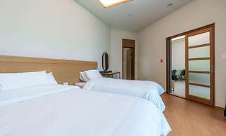 DONGHO BEACH HOTEL