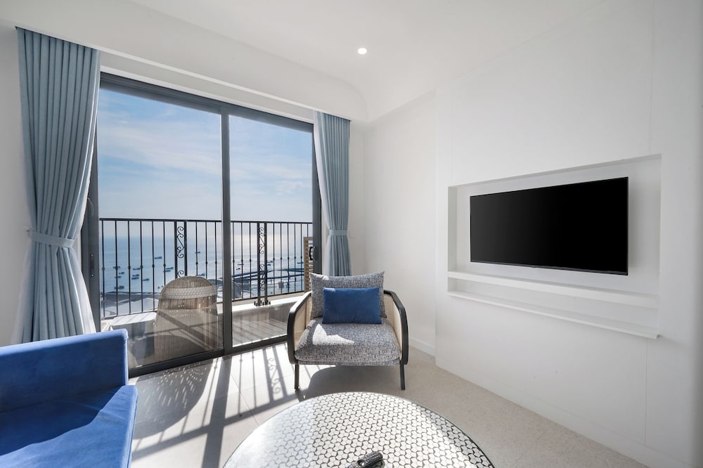 Elyday Apartment Hillside Phu Quoc - Sea & Firework view