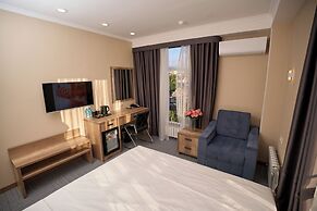 Crown Hotel