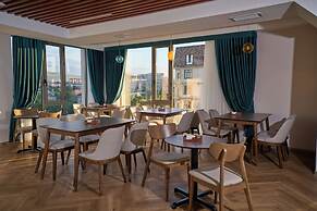 Crown Hotel