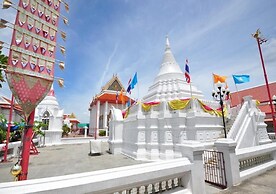 RoomQuest Baan Khun Phra The Iconic