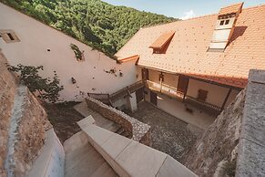 Rooms & Apartments Podsreda Castle