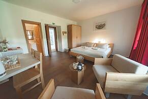 Rooms & Apartments Podsreda Castle