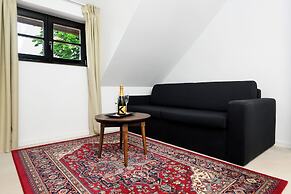 Rooms & Apartments Podsreda Castle