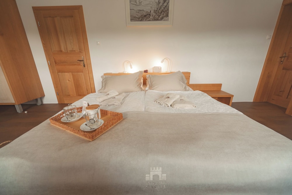 Rooms & Apartments Podsreda Castle