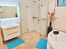 Wellness- Hottub & Sauna- Pet Friendly- Hiking