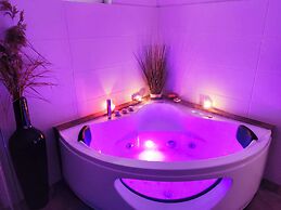 Wellness- Hottub & Sauna- Pet Friendly- Hiking