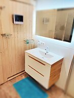 Wellness- Hottub & Sauna- Pet Friendly- Hiking