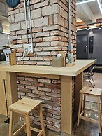 Travel Light Hostel