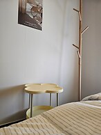 Travel Light Hostel
