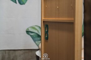 Travel Light Hostel