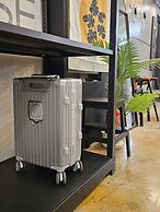 Travel Light Hostel