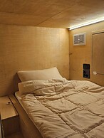 Travel Light Hostel