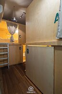 Travel Light Hostel