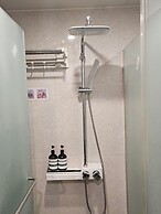 Travel Light Hostel