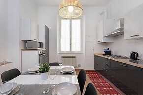 Central & Cozy Apartment by Wonderful Italy