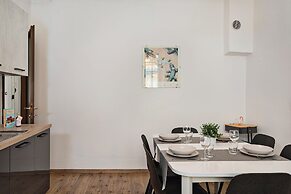 Central & Cozy Apartment by Wonderful Italy