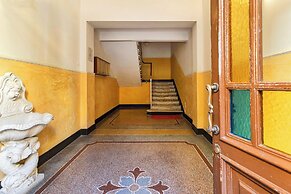 Central & Cozy Apartment by Wonderful Italy