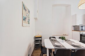 Central & Cozy Apartment by Wonderful Italy