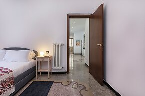 Central & Cozy Apartment by Wonderful Italy